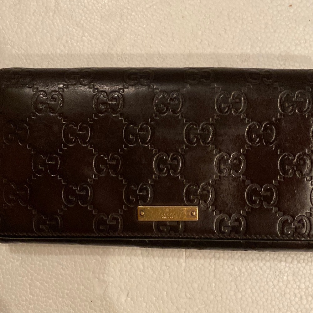 Authentic Gucci Wallet/Purse with chain